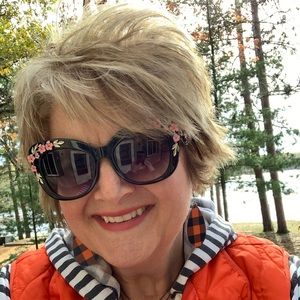 Meet your Posher, Lori